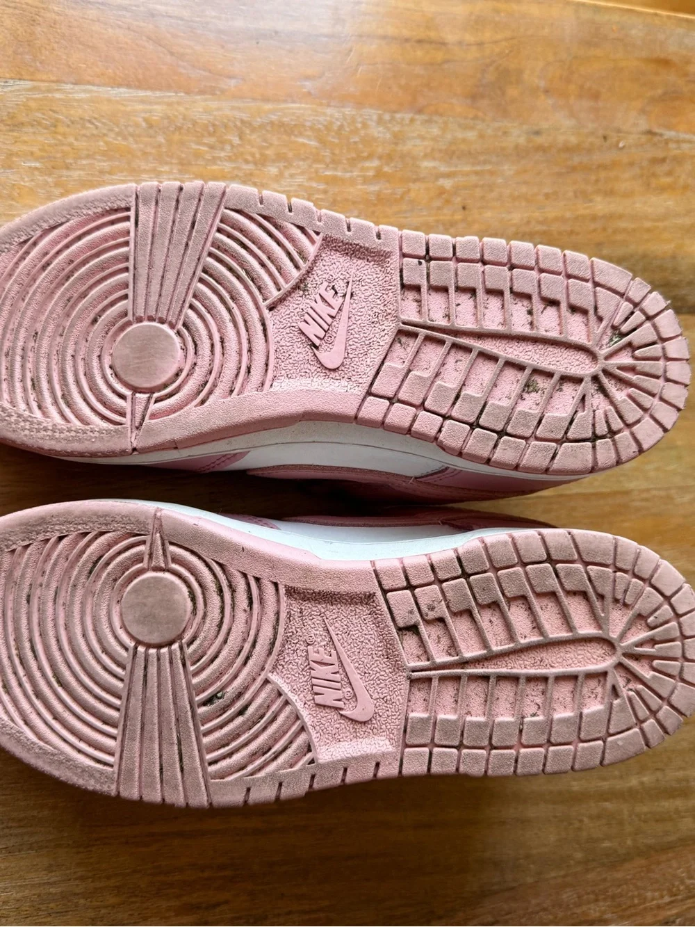 Nike Kids Pink and White Low-Top Sneakers — size2Y